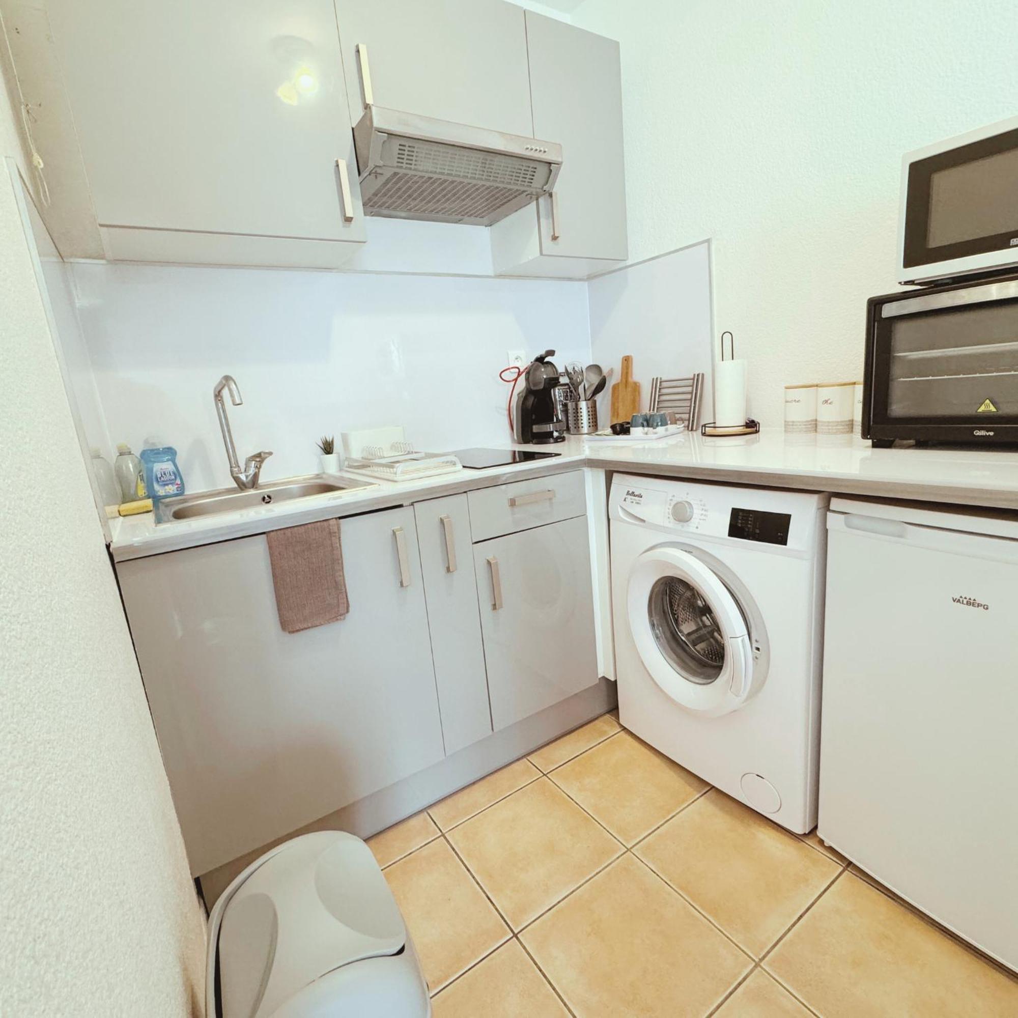 Appartement Residence Prive Avec Parking Wifi Clim Piscine Avignon Bagian luar foto