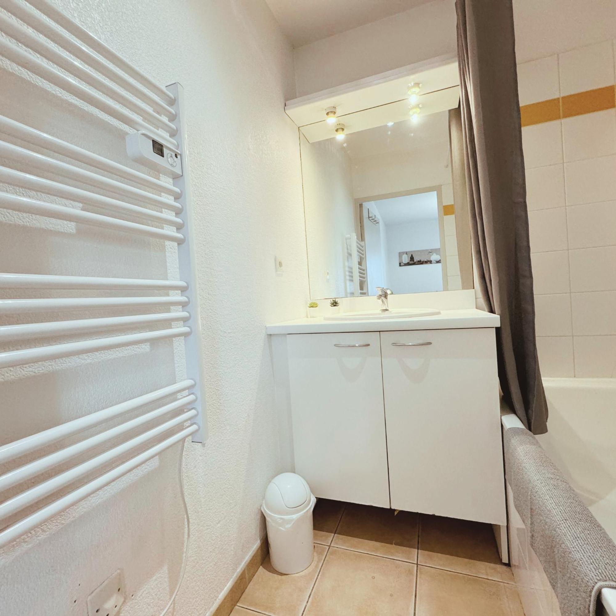 Appartement Residence Prive Avec Parking Wifi Clim Piscine Avignon Bagian luar foto