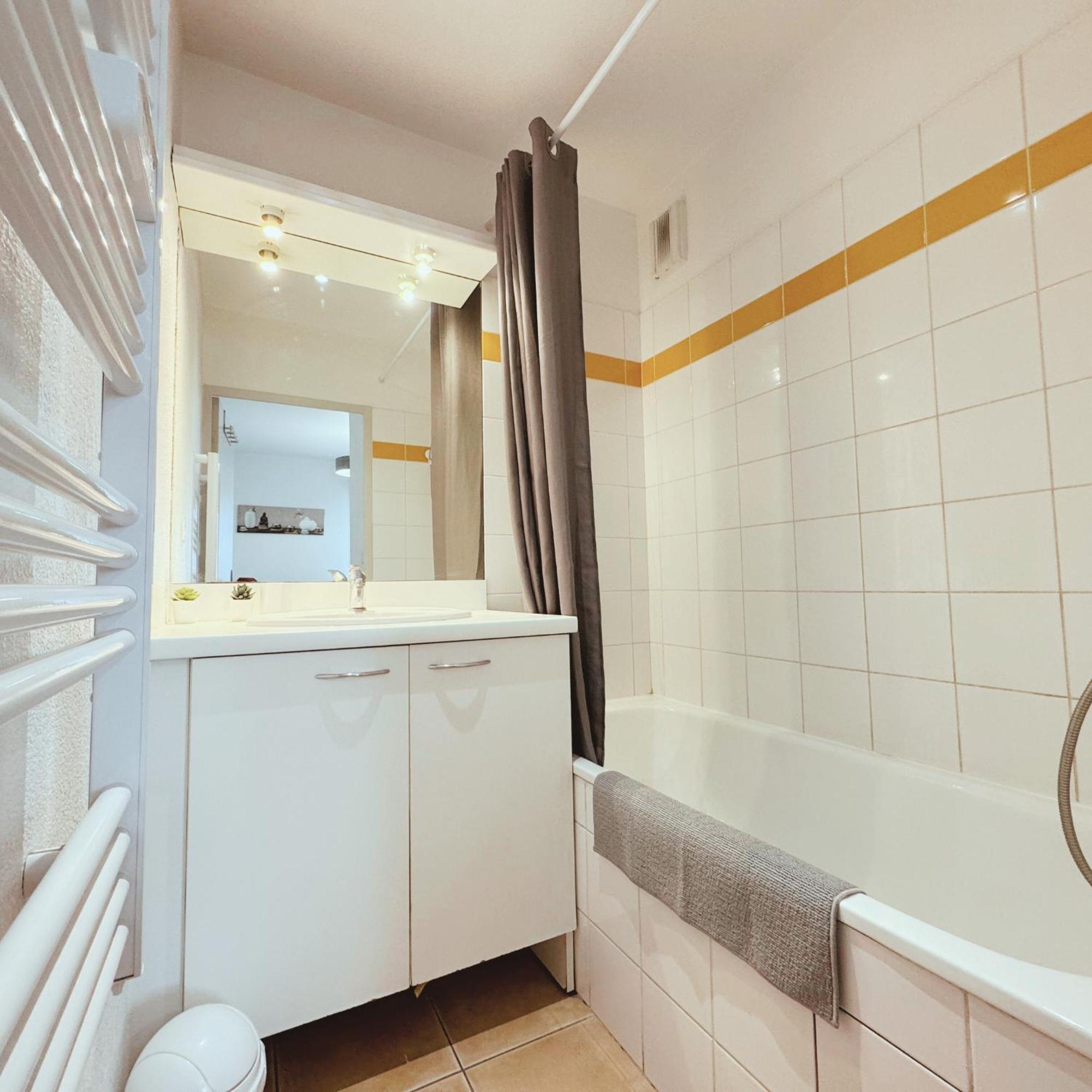 Appartement Residence Prive Avec Parking Wifi Clim Piscine Avignon Bagian luar foto