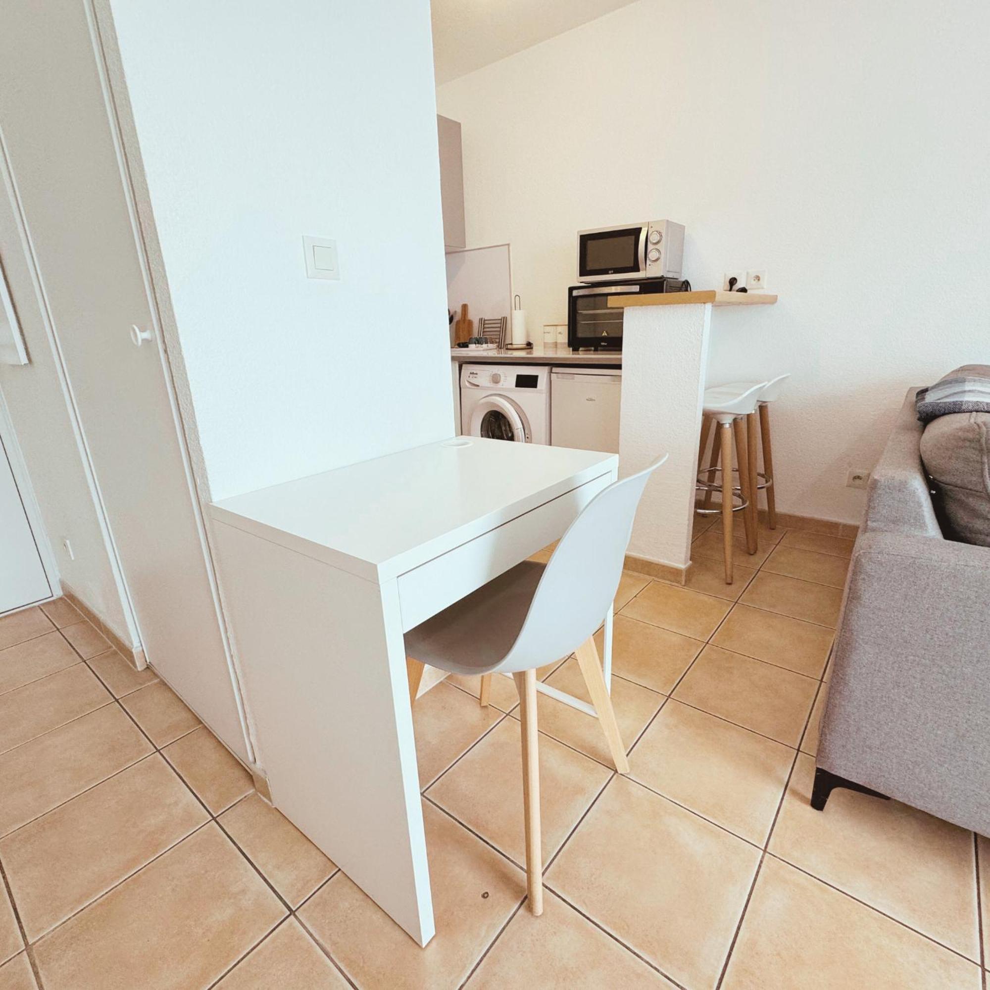 Appartement Residence Prive Avec Parking Wifi Clim Piscine Avignon Bagian luar foto